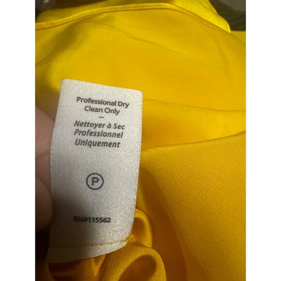 Cinq à Sept Pem Top Dandelion Yellow 100% Silk NWT Size M - Picture 5 of 6